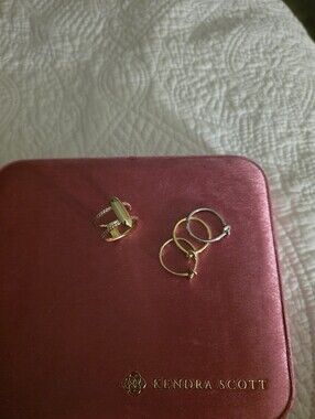 Kendra Scott Gold and Silver Stackable Ring Set & 1 Gold With Rhinestones